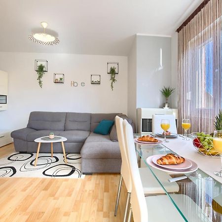 Apartman Andi Apartment Pula Exterior photo